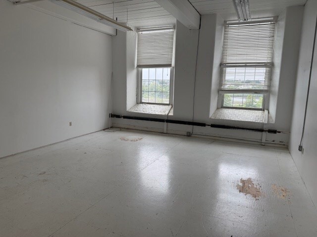 657 Quarry St, Fall River, MA for lease Interior Photo- Image 1 of 1