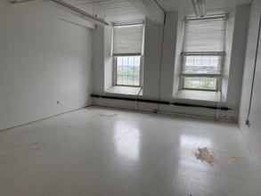657 Quarry St, Fall River, MA for lease Interior Photo- Image 1 of 1