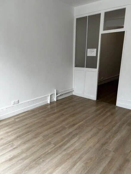 Retail in Paris for lease - Building Photo - Image 3 of 6