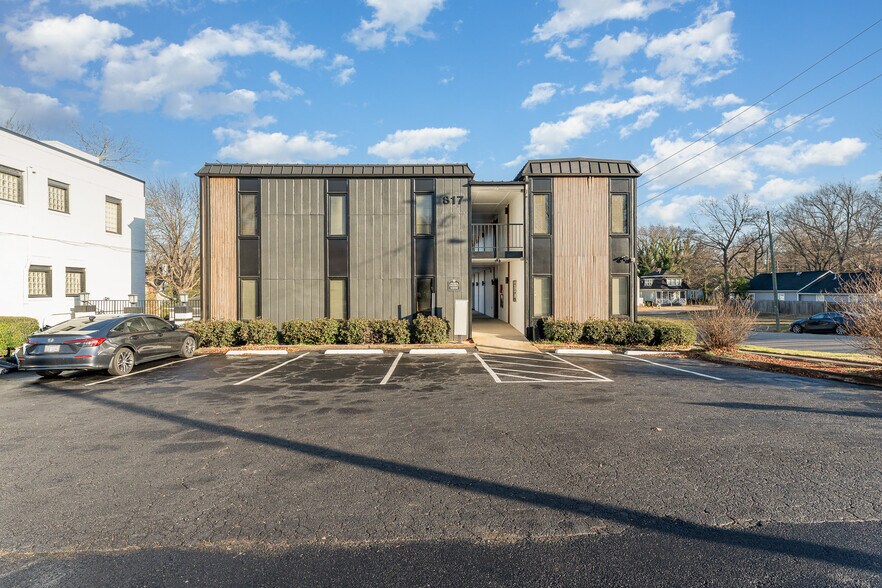 817 New Bern Ave, Raleigh, NC for sale - Primary Photo - Image 1 of 12