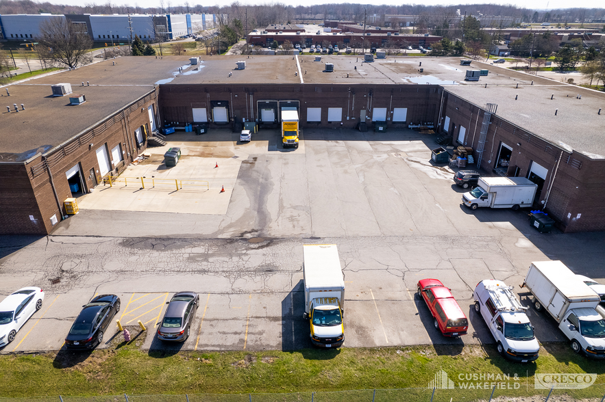 6908 Engle Rd, Middleburg Heights, OH for lease - Building Photo - Image 2 of 6