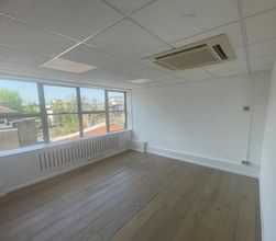 112A Warner Rd, London for lease Interior Photo- Image 2 of 3