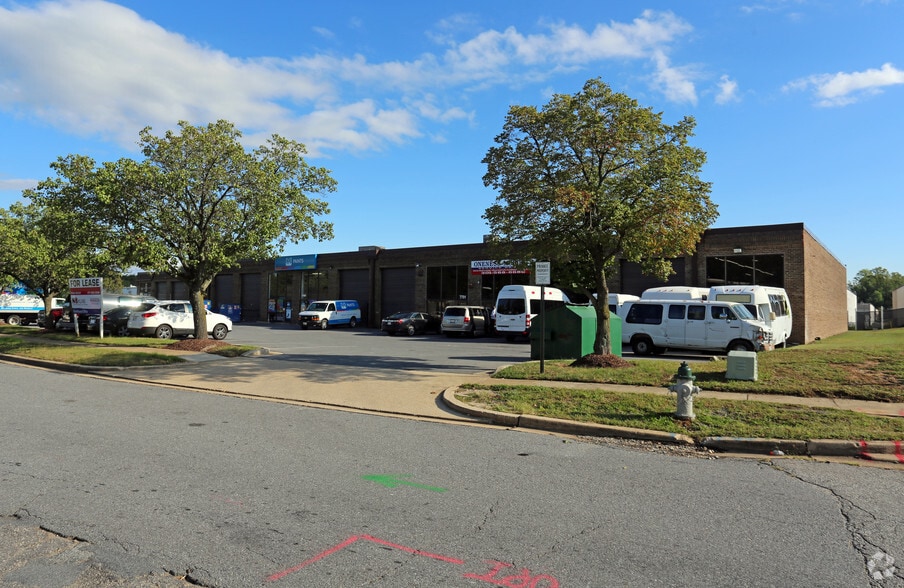 7701-7717 Penn Belt Dr, Forestville, MD for lease - Building Photo - Image 2 of 8