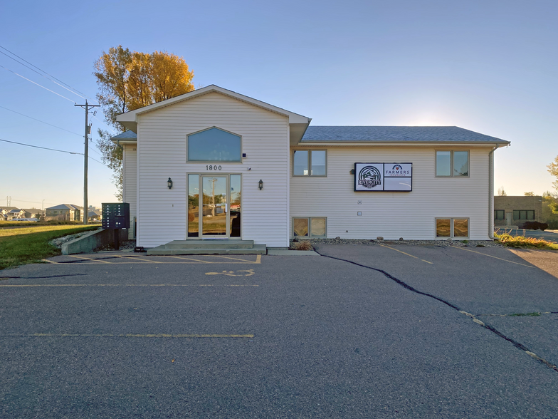 1800 S Alpine Ave, Sioux Falls, SD for lease - Building Photo - Image 1 of 2