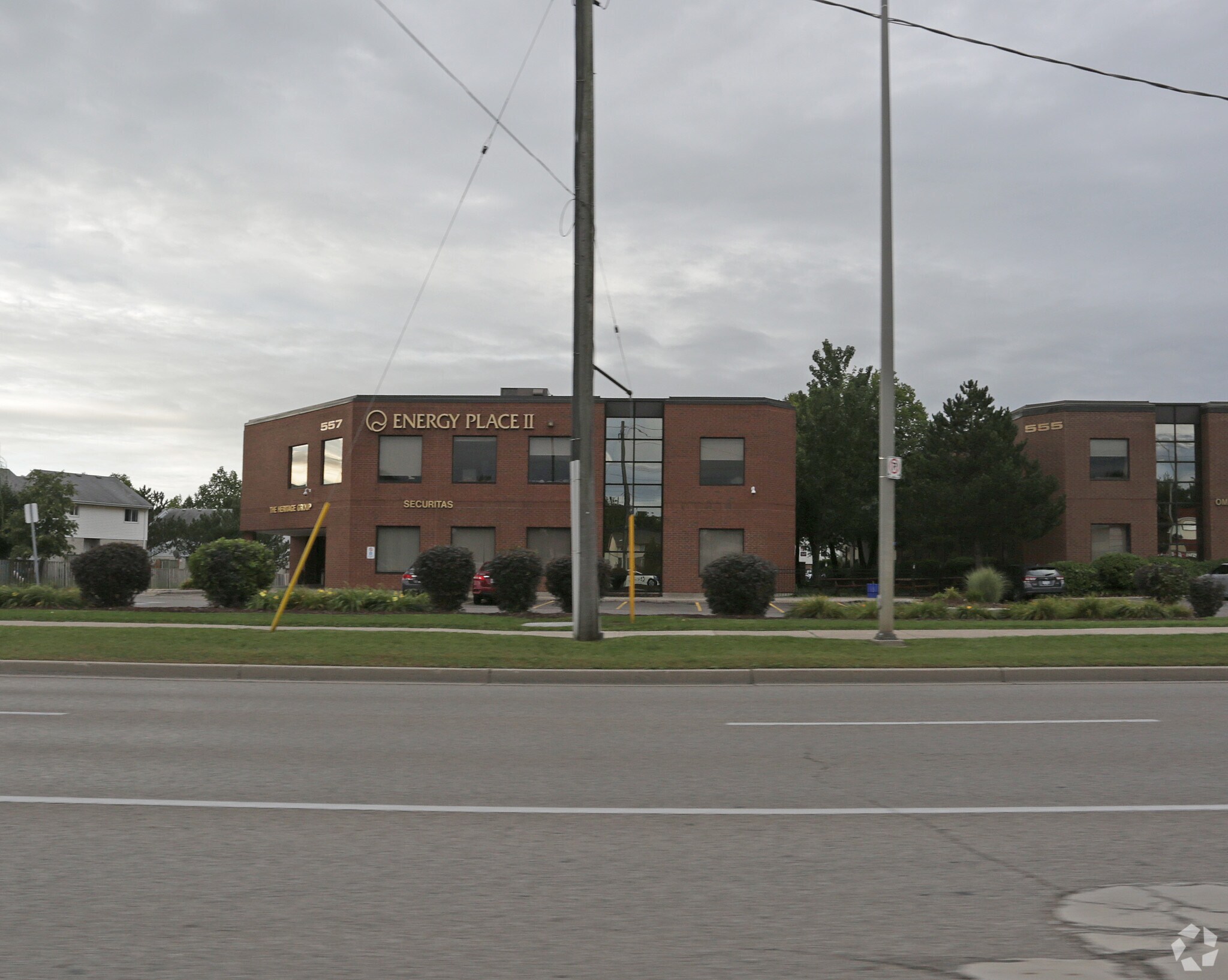 557 Southdale Rd E, London, ON for lease Primary Photo- Image 1 of 4