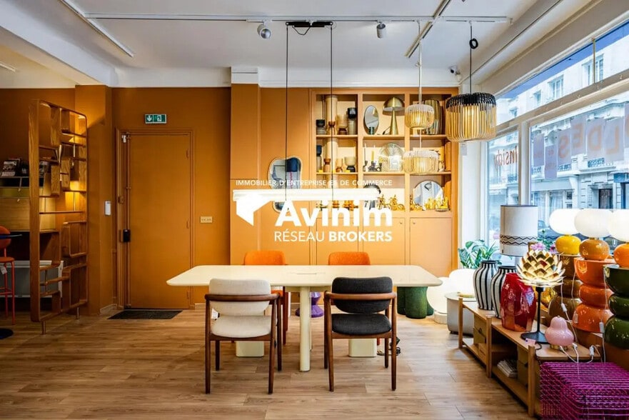 Retail in Paris for lease - Interior Photo - Image 2 of 5