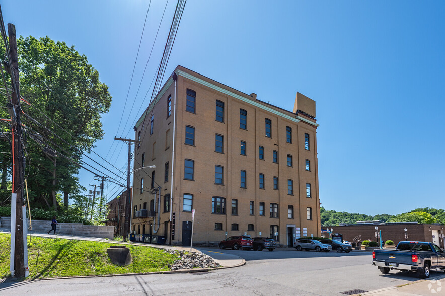 146-150 E Main St, Carnegie, PA for lease - Building Photo - Image 3 of 13