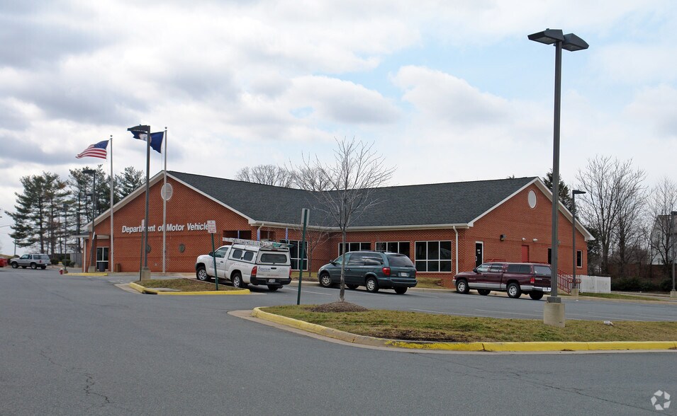 945 Edwards Ferry Rd, Leesburg, VA, 20176 Office/Retail Space For Lease