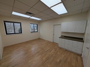 221-223 Stirling Rd, Warren, NJ for lease Interior Photo- Image 2 of 11