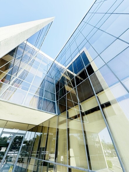 6430 Richmond Ave, Houston, TX for lease - Building Photo - Image 3 of 15