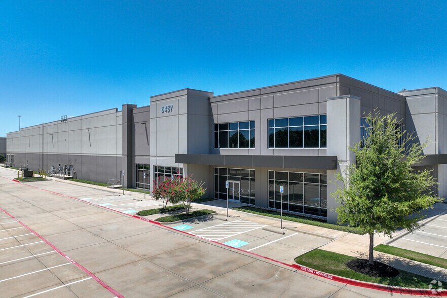 5457 Sandshell Dr, Fort Worth, TX for sale - Primary Photo - Image 1 of 1