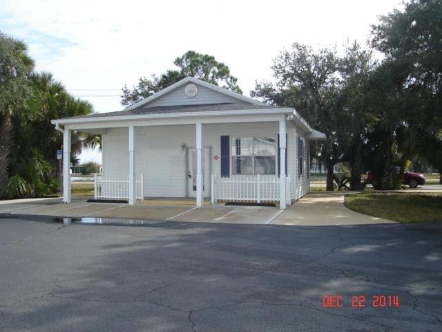 102 Plantation Dr, Titusville, FL for sale - Primary Photo - Image 1 of 1