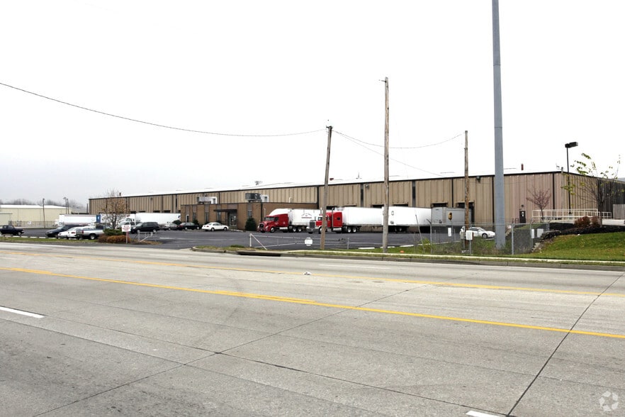 2900 Fern Valley Rd, Louisville, KY for lease - Building Photo - Image 2 of 7