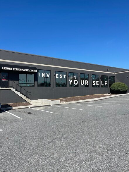 15 W Aylesbury Rd, Timonium, MD for lease - Building Photo - Image 2 of 3