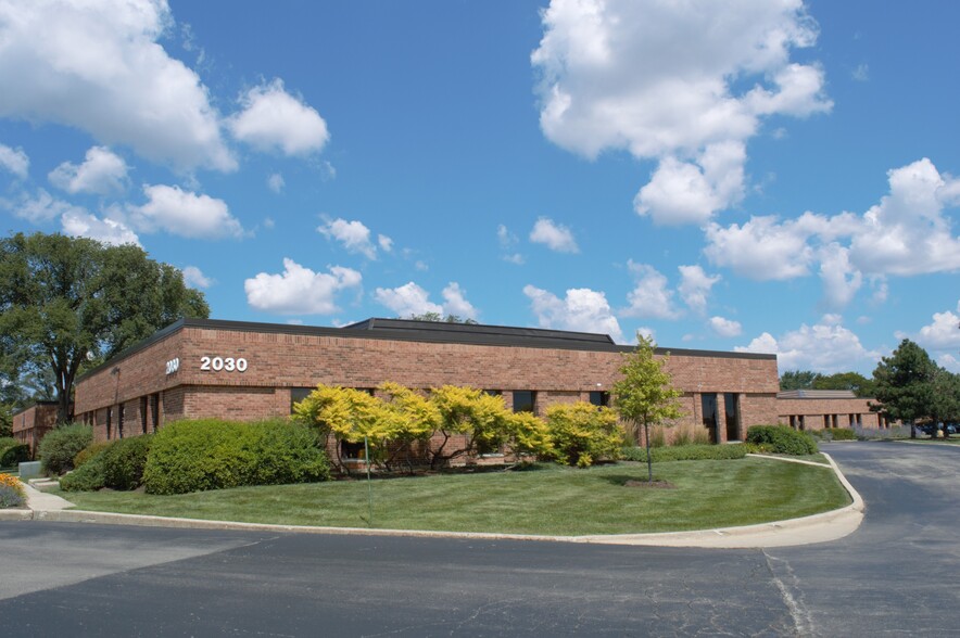 2010 E Algonquin Rd, Schaumburg, IL for lease - Building Photo - Image 1 of 5