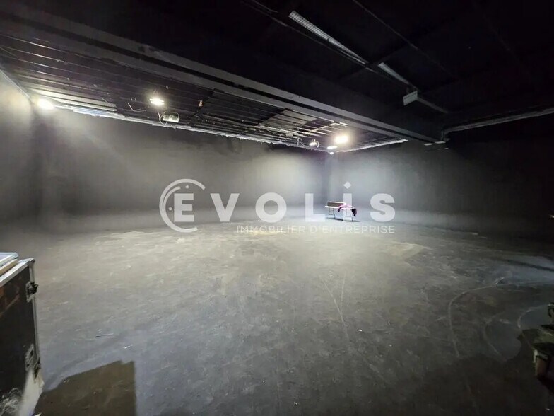 Flex in Ivry-sur-Seine for sale - Building Photo - Image 2 of 25