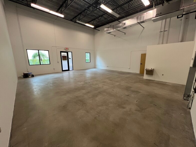 2885 Jupiter Park Dr, Jupiter, FL for lease - Building Photo - Image 2 of 5