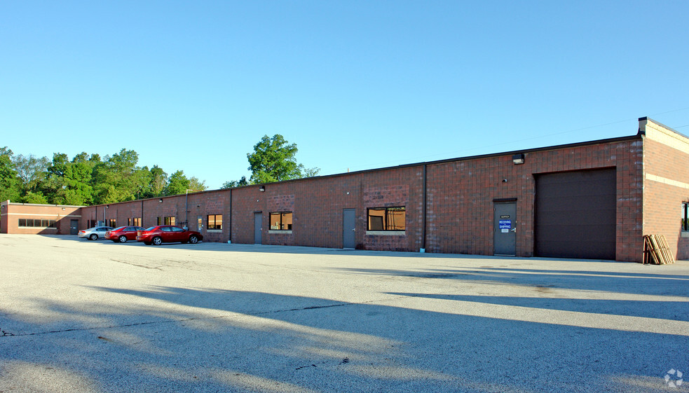 5675 Hudson Industrial Pky, Hudson, OH for lease - Building Photo - Image 3 of 7