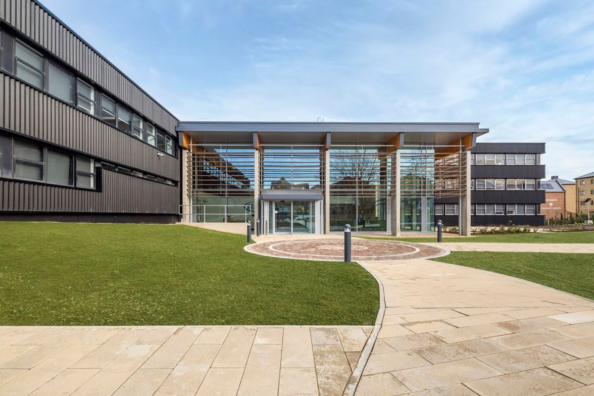 93 Lawrence Weaver Rd, Cambridge for sale Primary Photo- Image 1 of 1