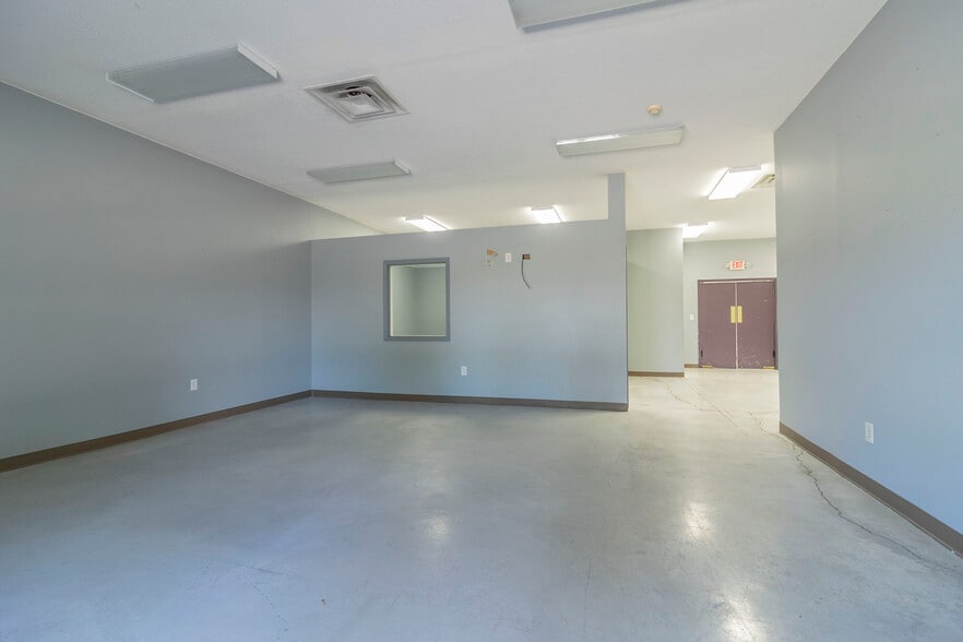 5801 Old Collinsville Rd, Fairview Heights, IL for lease - Building Photo - Image 3 of 9