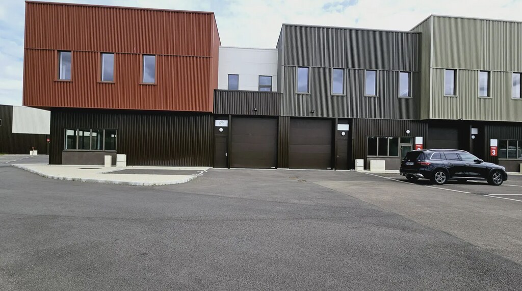 Vente Local d'activités 2 703 m² - Photo 1