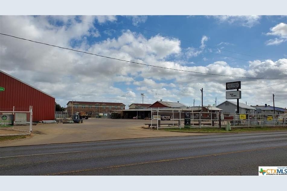 2410 Port Lavaca Dr, Victoria, TX for sale Primary Photo- Image 1 of 1