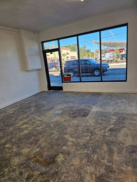 1320-1322 University Blvd N, Jacksonville, FL for lease - Interior Photo - Image 1 of 5