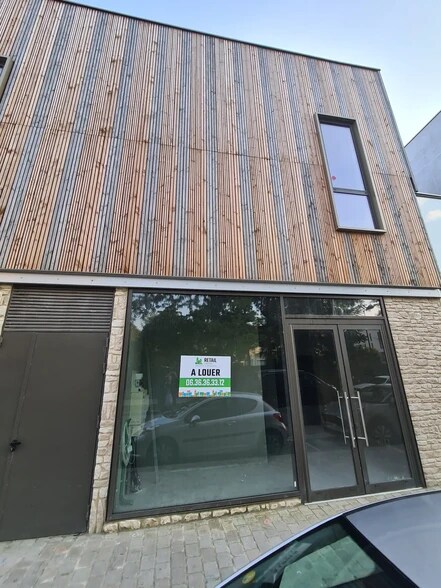 Retail in Le Chesnay-Rocquencourt for lease - Building Photo - Image 2 of 4