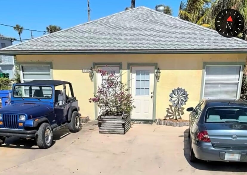 Lakeview Avenue Lantana FL - Portfolio portfolio of 2 properties for sale on LoopNet.com - Primary Photo - Image 1 of 2