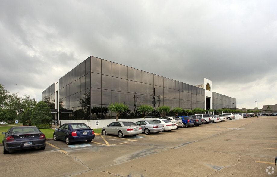 1260 Pin Oak Rd, Katy, TX 77494