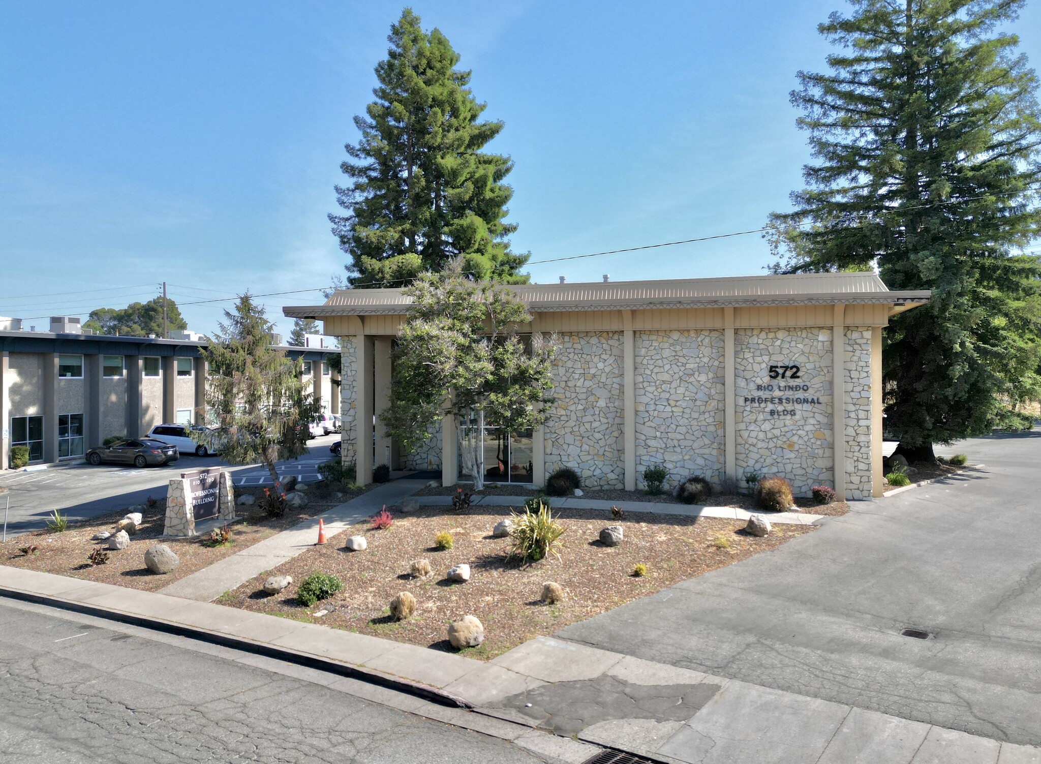 572 Rio Lindo Ave, Chico, CA for lease Building Photo- Image 1 of 9