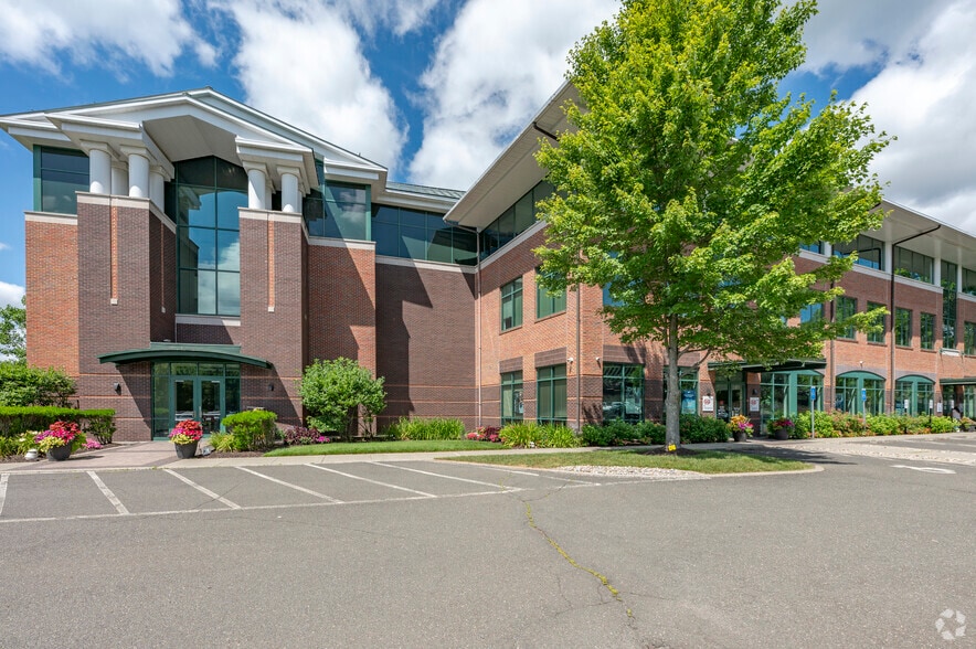 93 Lake Ave, Danbury, CT for lease - Building Photo - Image 3 of 33