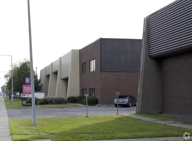 2060-2068 Rue de la Province, Longueuil, QC for lease - Primary Photo - Image 1 of 2