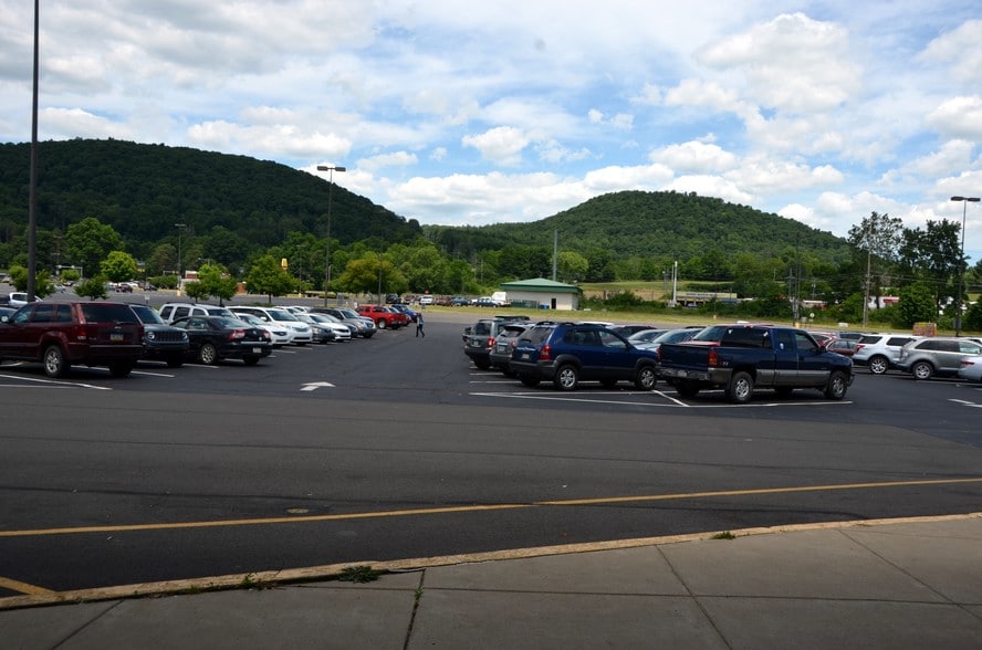 136-328 Ennis Ln, Towanda, PA for lease - Building Photo - Image 2 of 9