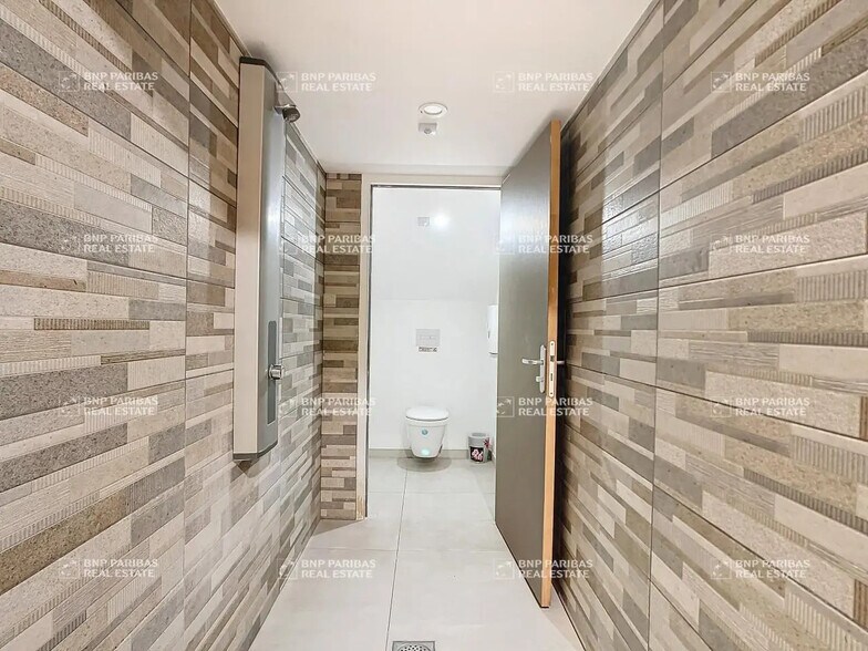 Retail in Chambéry for sale - Interior Photo - Image 3 of 15