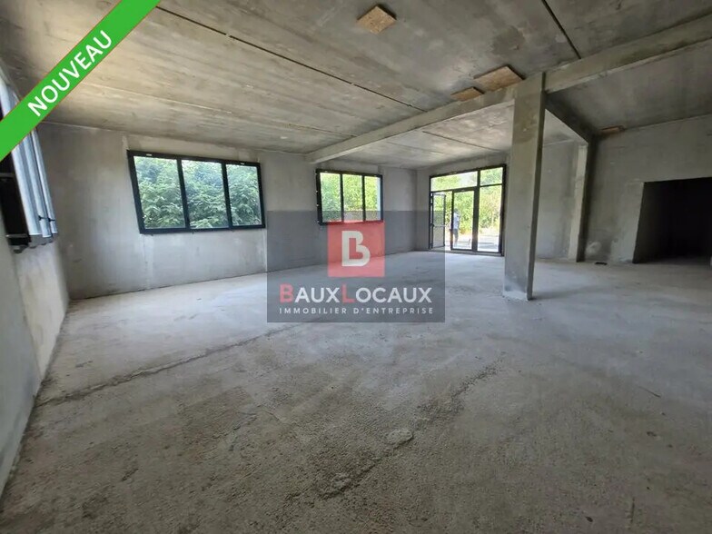 Retail in Aubagne for lease - Interior Photo - Image 2 of 5