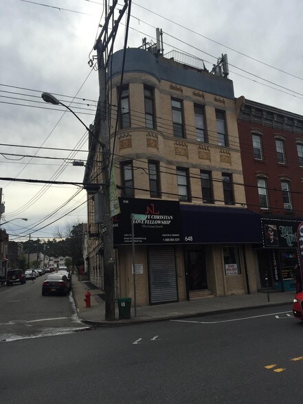 648 Bay St, Staten Island, NY for sale - Building Photo - Image 1 of 1
