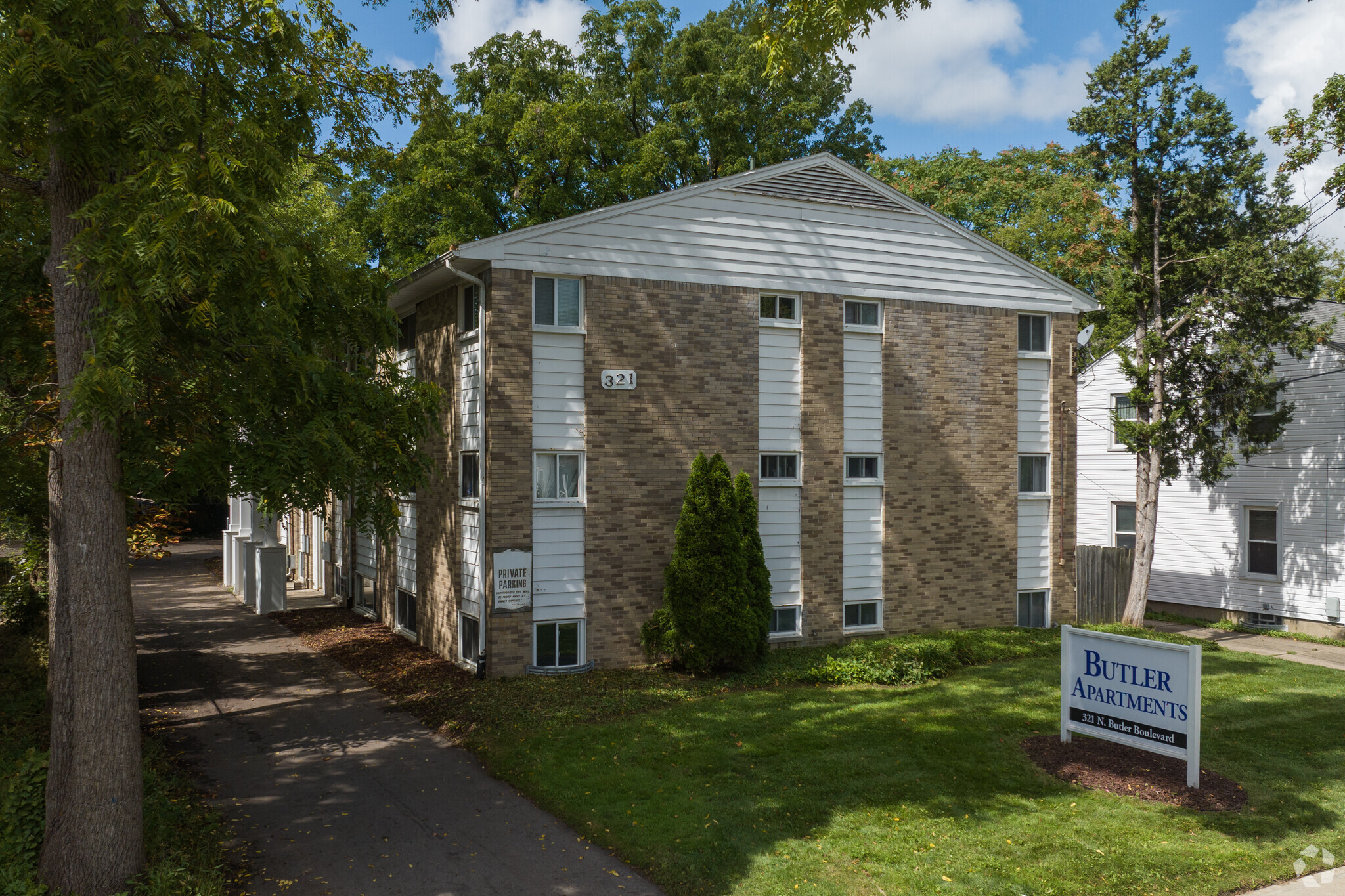 321 N Butler Blvd, Lansing, MI for sale Primary Photo- Image 1 of 1