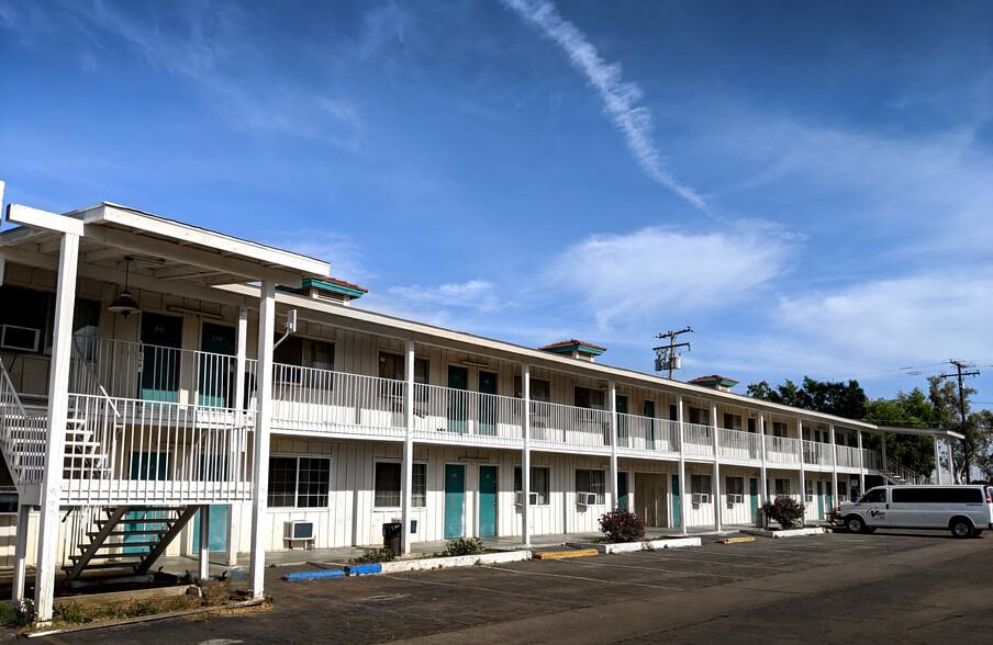 940 W Morton Ave, Porterville, CA for sale - Primary Photo - Image 1 of 1