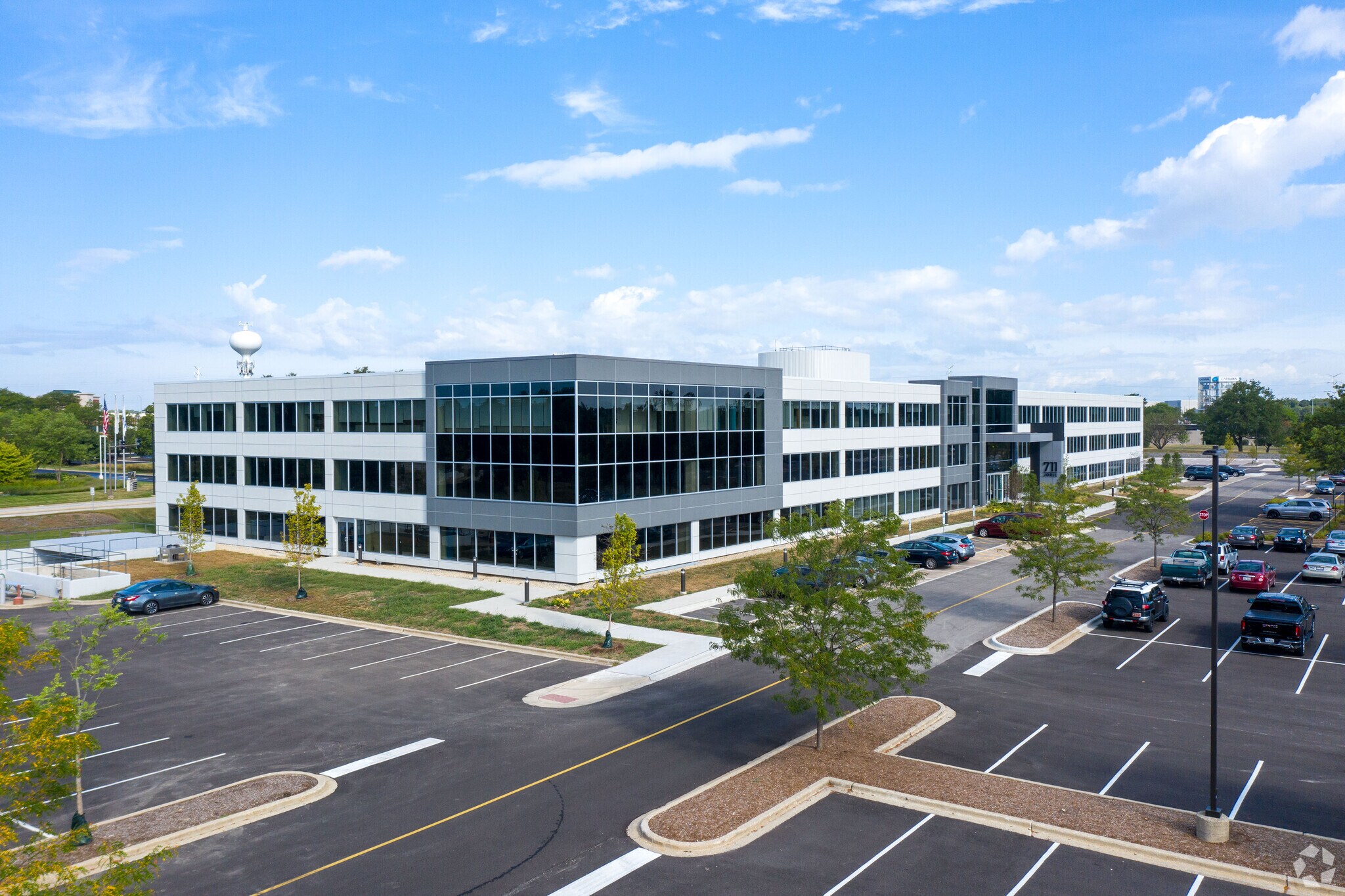 711 Jorie Blvd, Oak Brook, IL 60523