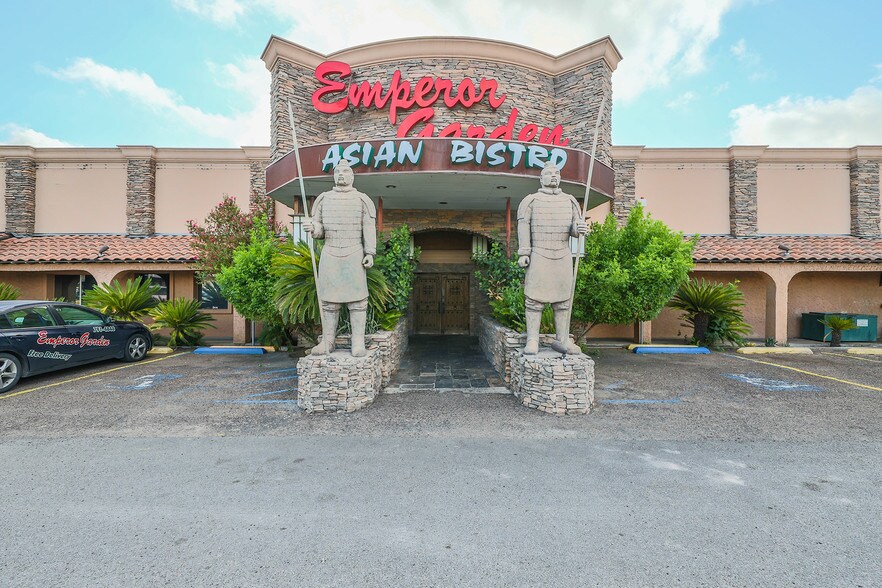 620 W Calton Rd, Laredo, TX for sale - Building Photo - Image 1 of 1