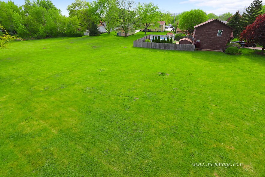 1166 McCarthy Rd, Lemont, IL for sale - Primary Photo - Image 1 of 1