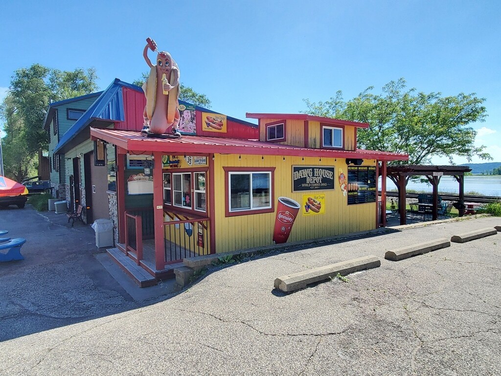 122 Main St, Lynxville, WI 54626