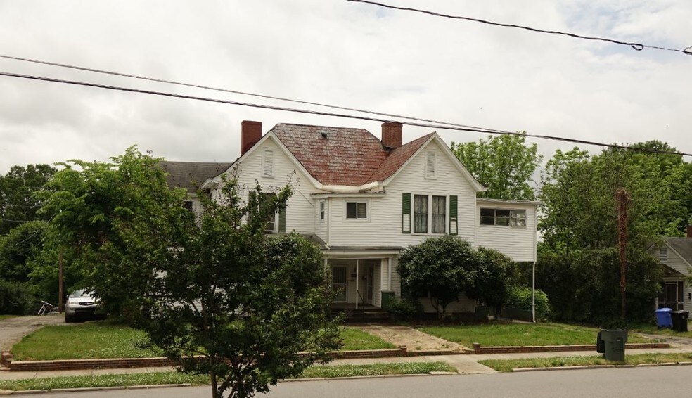 228 S Main St, Mooresville, NC 28115