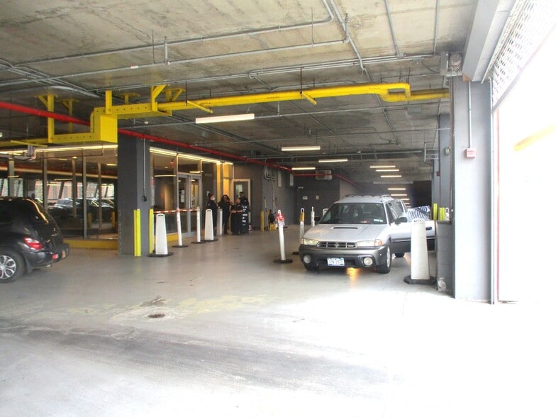 101 Pennsylvania Ave, Brooklyn, NY for lease - Building Photo - Image 2 of 10