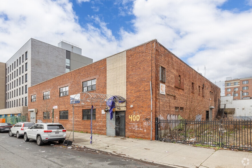 400 Thatford Ave, Brooklyn, NY for lease - Building Photo - Image 1 of 8