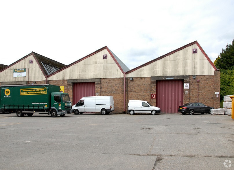 Llanbeblig Rd, Caernarfon for lease - Primary Photo - Image 1 of 9
