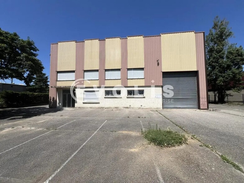 Office in Chassieu for lease - Building Photo - Image 3 of 24