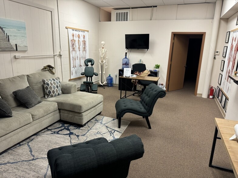 304 E Jackson St, Willard, MO for lease - Building Photo - Image 3 of 15