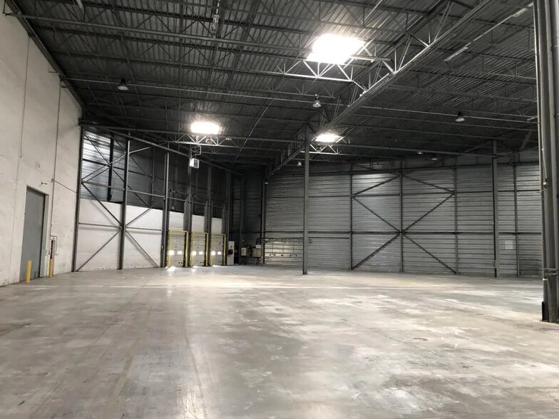Industrial in Ormes for lease - Interior Photo - Image 3 of 7